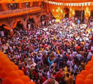 Taj & Temple Royale: Mathura-Vrindavan & Agra